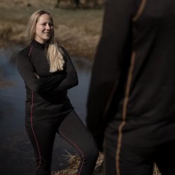 Yukon - Baselayer with half-zip and app controlled heating - Woman