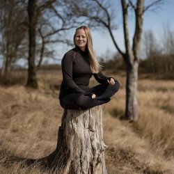 Yukon - Baselayer with half-zip and app controlled heating - Woman